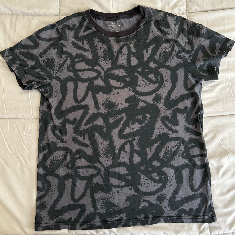 H&M Black and Gray Patterned Kids Tee, Size 16/18